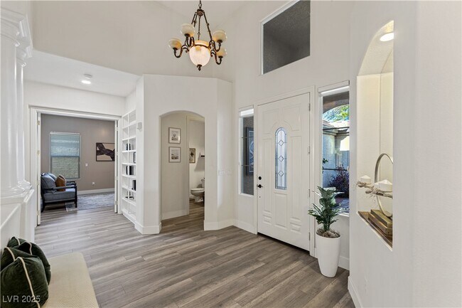 Building Photo - 9421 Queen Charlotte Dr