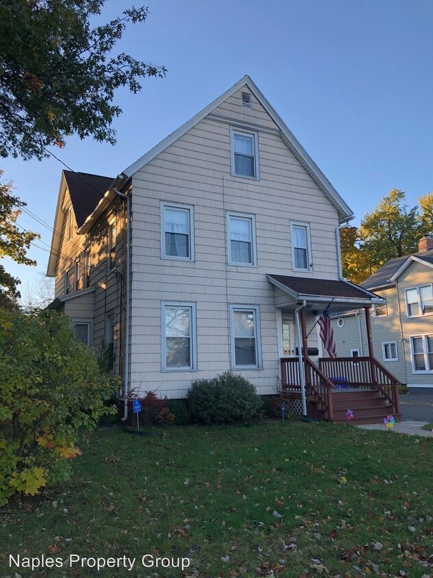 Primary Photo - 166 Oak St