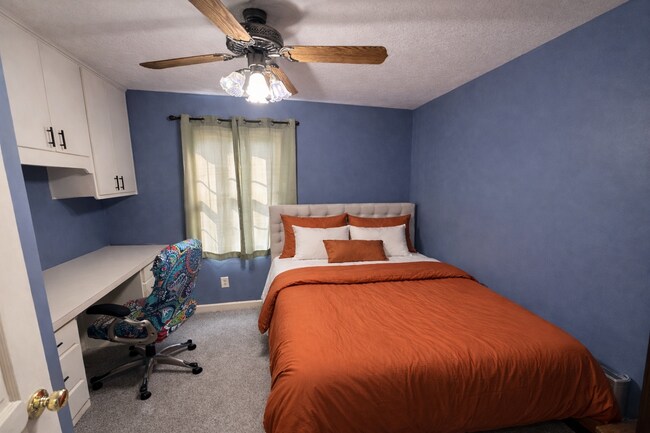 Foto del edificio - 3077 Laura Ln