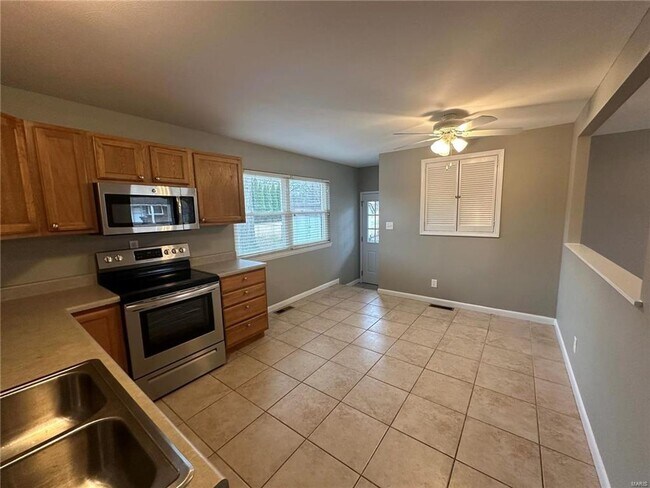 Foto del edificio - Discover the epitome of comfort in this 3-bed, 2-bath ranch-style gem.