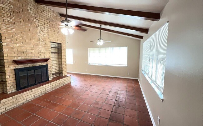 Foto del edificio - 3815 Ridgeline Dr