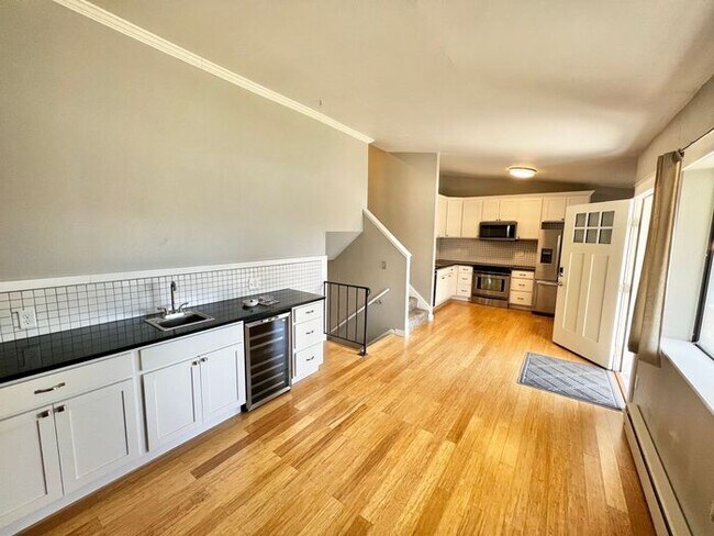 Building Photo - 3 bed, 2 bath Home in Central Fort Collins