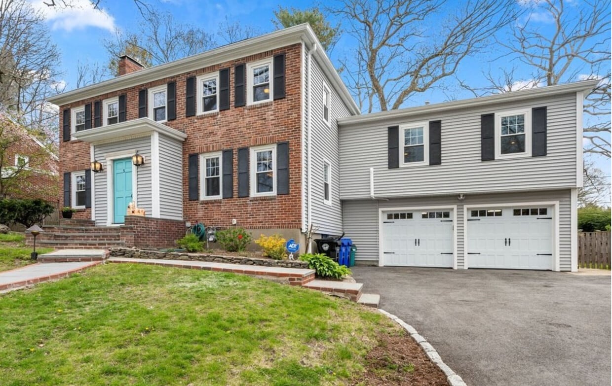 5 Baker Cir Unit 1, Chestnut Hill, MA 02467 5 Baker Cir Chestnut Hill