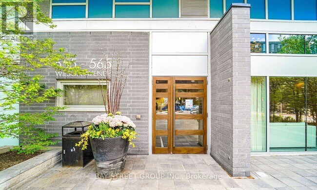 Photo du bâtiment - 555 Wilson Ave