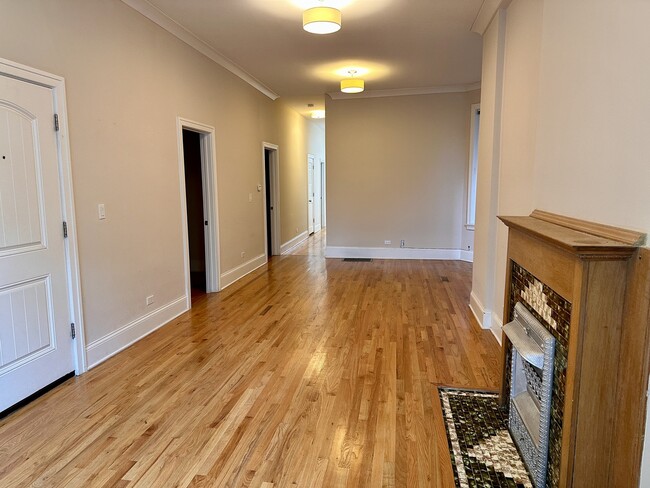 Foto del edificio - 2441 W Cortland St