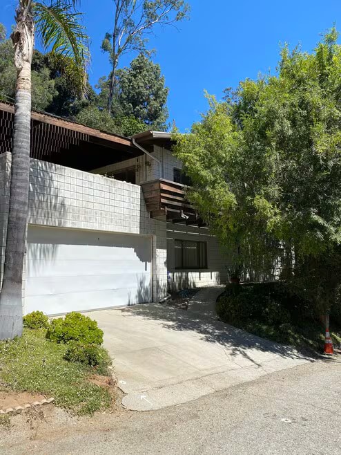 Building Photo - 8639 Crescent Dr