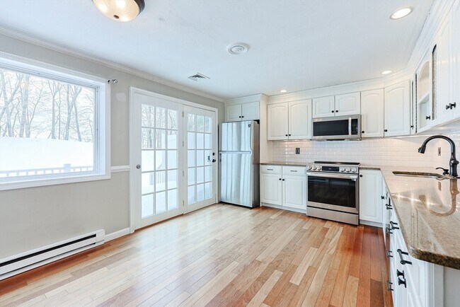 Foto del edificio - 835 Mt Hope St