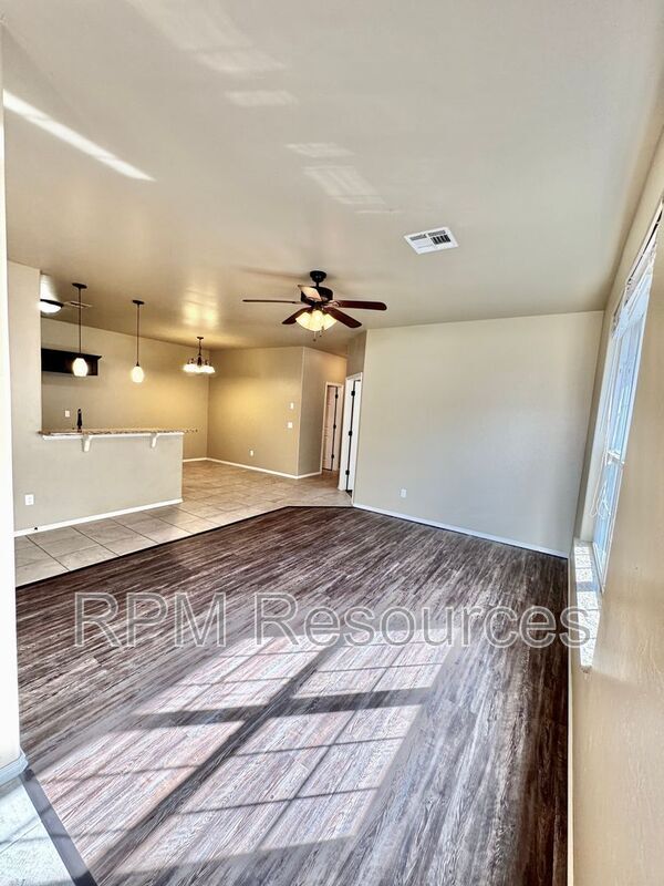 Building Photo - 125 Bison Ct Way