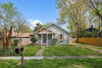 Building Photo - 43 1/2 Ash St NE