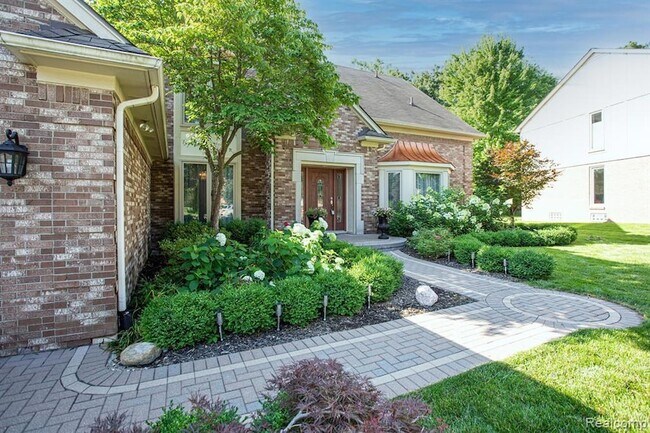 Foto del edificio - 3349 Rocky Crest Dr