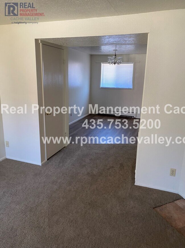 Foto del edificio - 271 Riverbend Rd