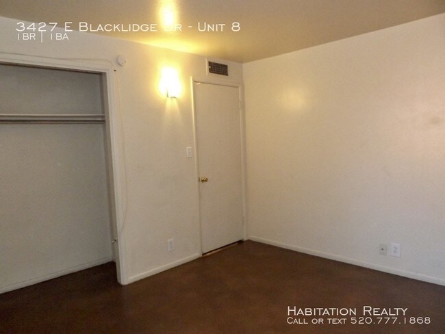 Building Photo - 3427 E Blacklidge Dr