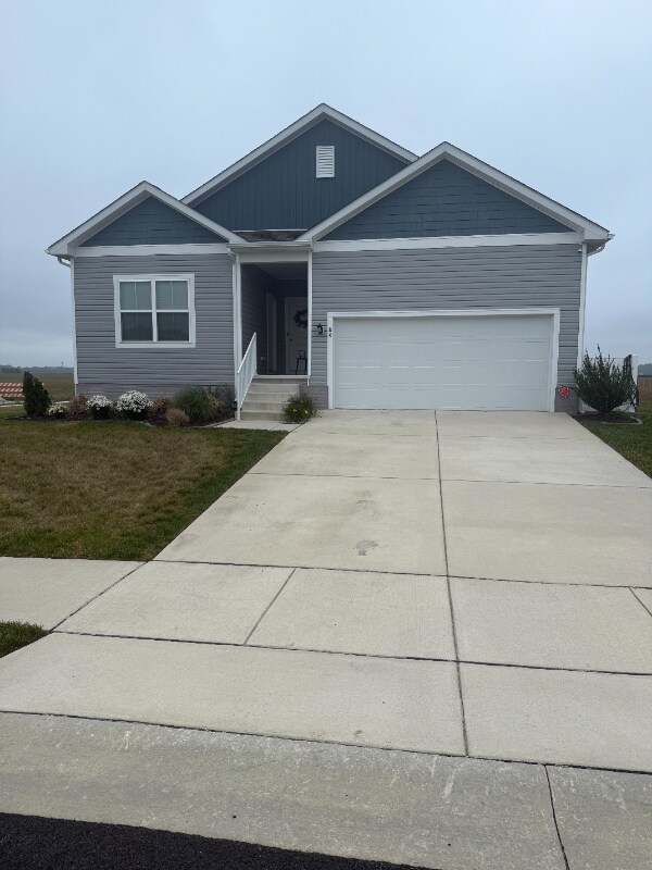 Primary Photo - 84 Pontoon Dr