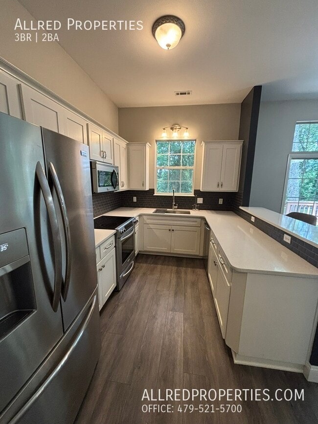 Building Photo - 2143 Loren Cir