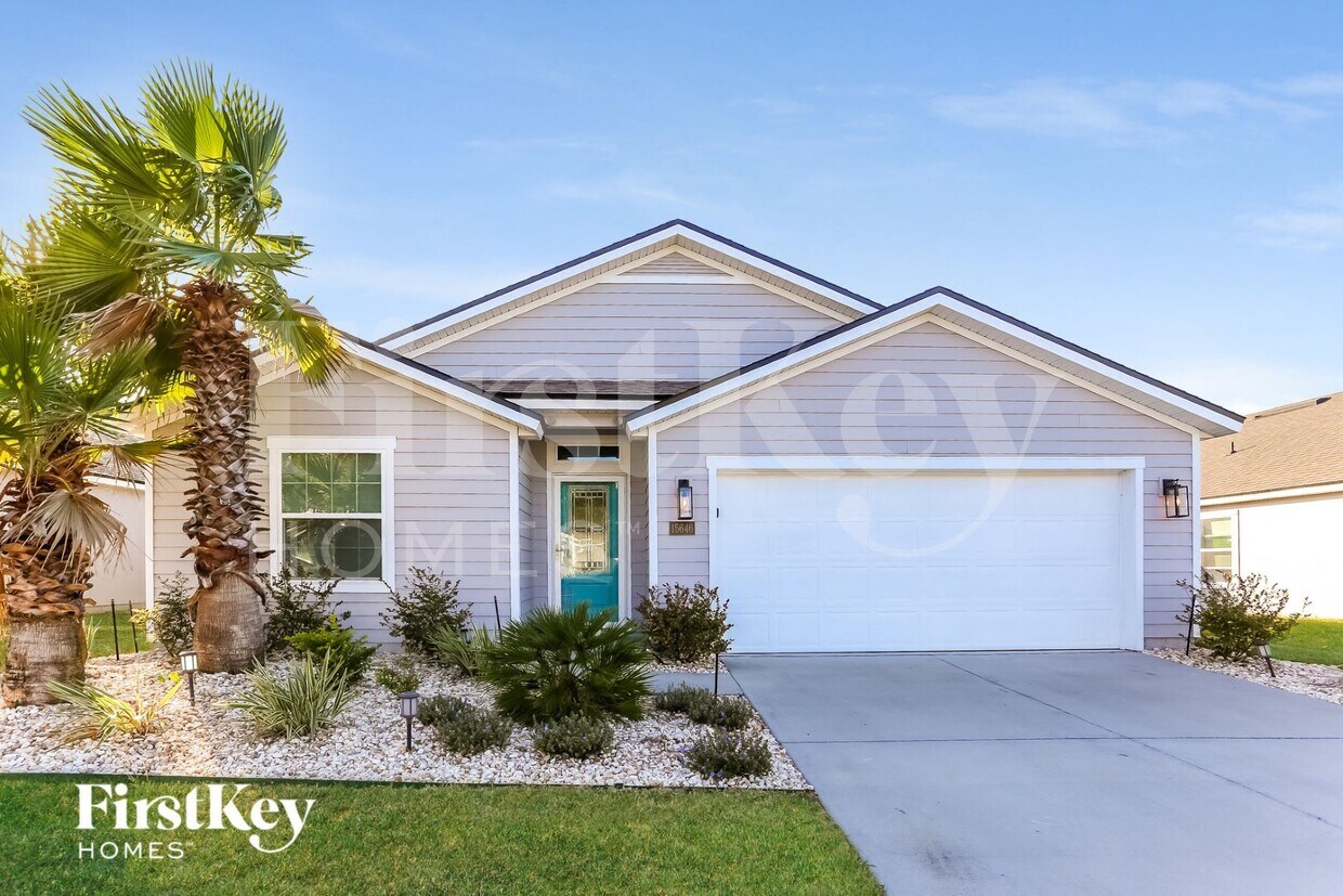 Foto principal - 15646 Chir Pine Dr