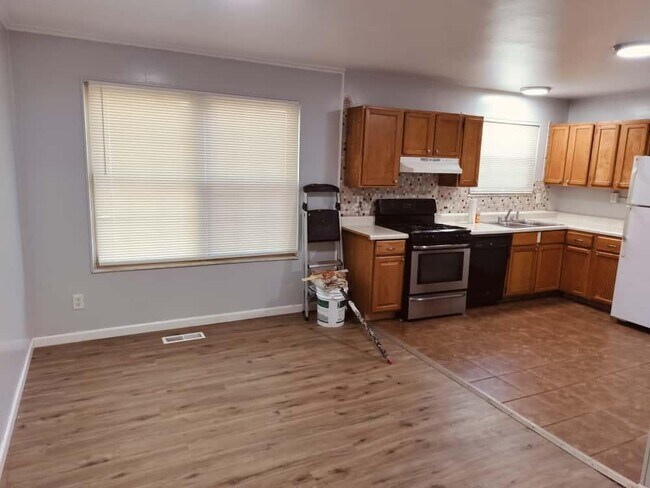 Foto del edificio - 2461 Duchess Dr