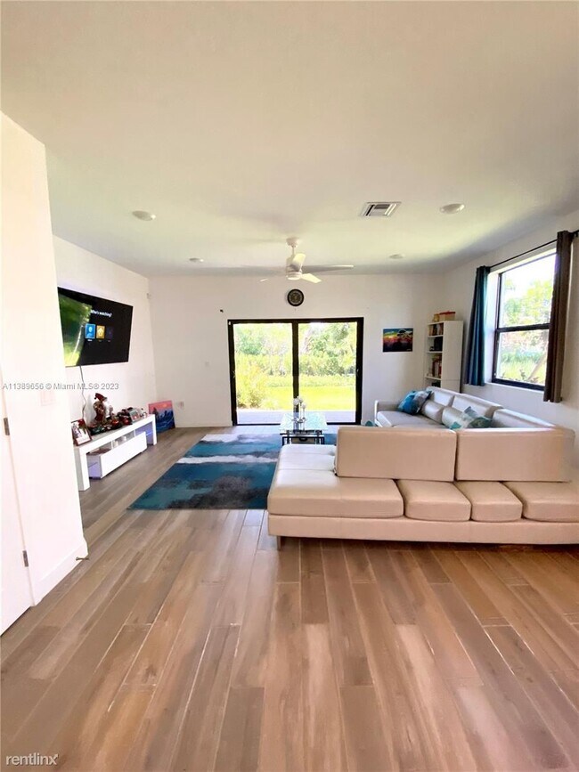 Foto del edificio - 3 br, 2.5 bath House - 186 SE 5th Ct # 186