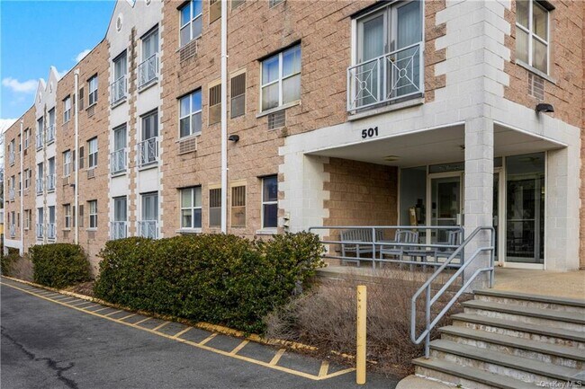 Foto del edificio - 501 N Barry Ave
