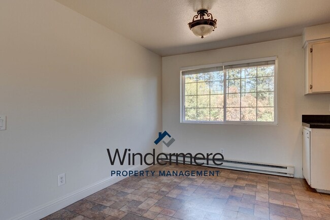 Building Photo - 3 Bed 1 Bath Rambler