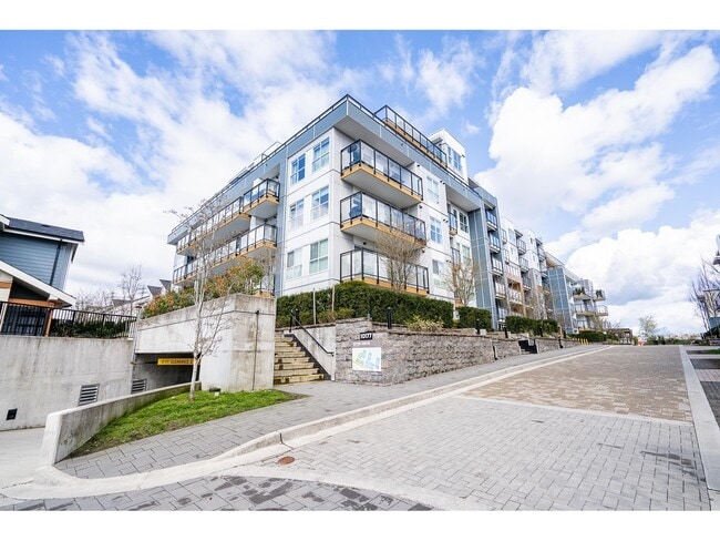 Building Photo - 10177 River Dr