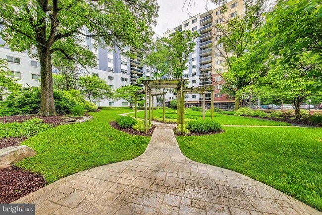 Foto del edificio - 7333 New Hampshire Ave