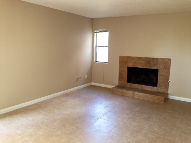 Building Photo - 6560 College Grove Dr