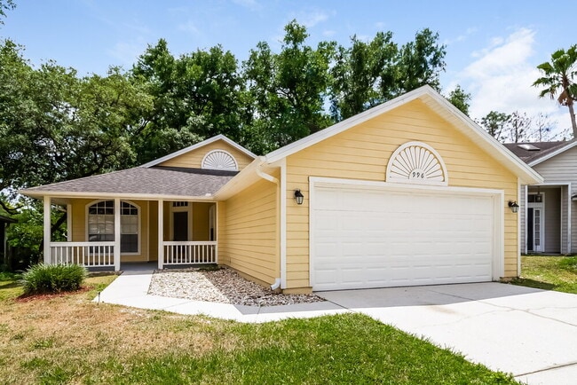 Building Photo - 996 Maple Ct