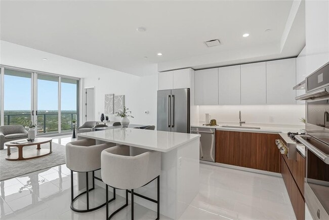 Building Photo - 400 Central Ave