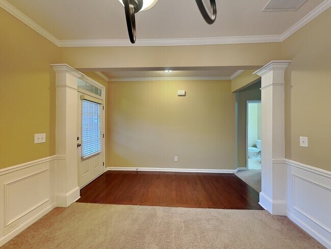 Foto del edificio - 255 Farm Manor Ct