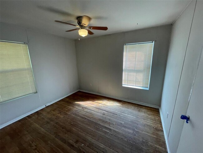 Building Photo - 5515 Flamingo Dr