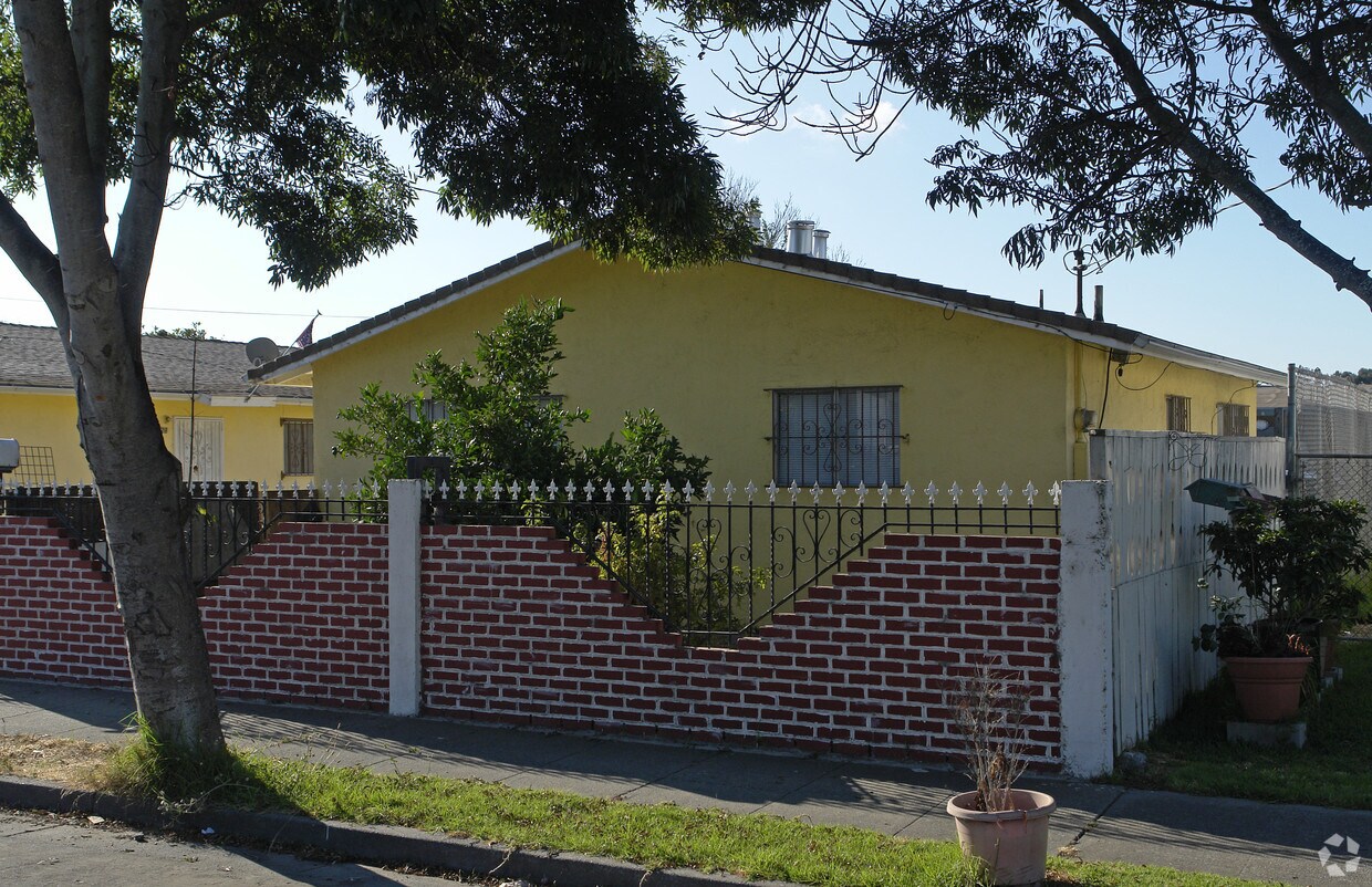 Foto del edificio - 824 Alamo Ave