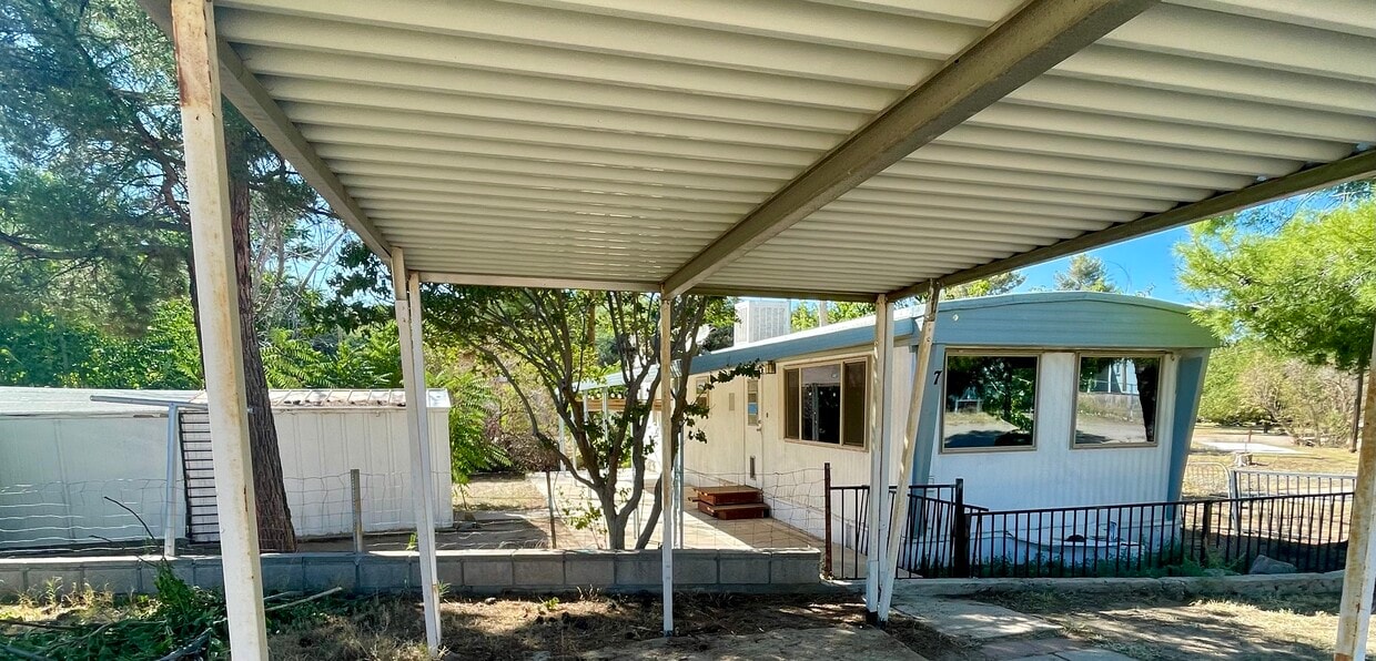 Primary Photo - 1120 N Justice Dr