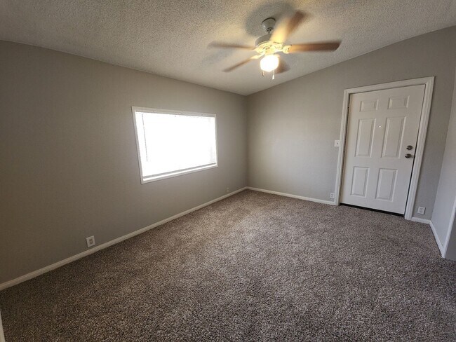 Foto del edificio - Newly Renovated Mobile Home Located in Des...