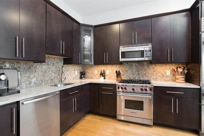 Foto del edificio - 827 Bloomfield St