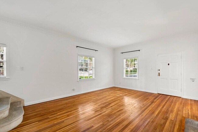 Foto del edificio - 426 N Maple Dr
