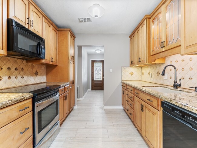 Building Photo - 2208 Gontier Dr