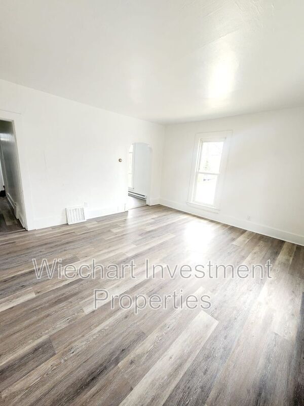 Building Photo - 931 1/2 W Wayne St