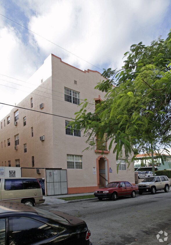 Building Photo - 1414 SW 5th St