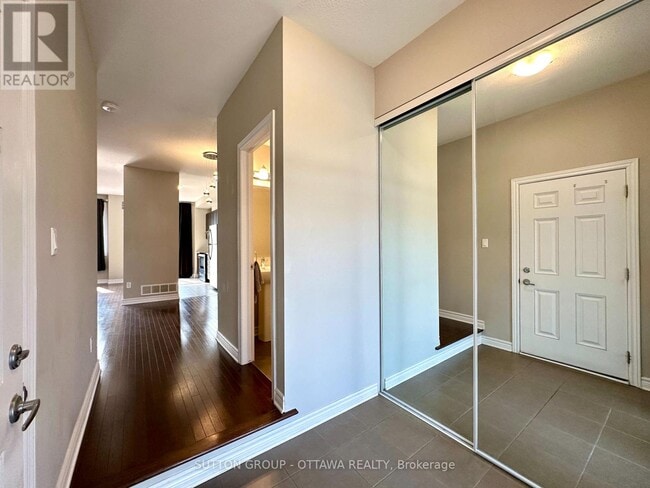 Building Photo - 2470 Waterlilly Way