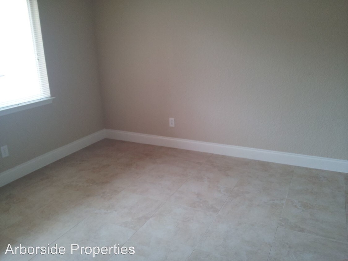 Building Photo - 484 Jordan Stuart Cir
