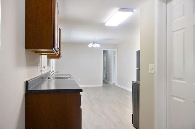 Building Photo - 130 Rosewood Dr