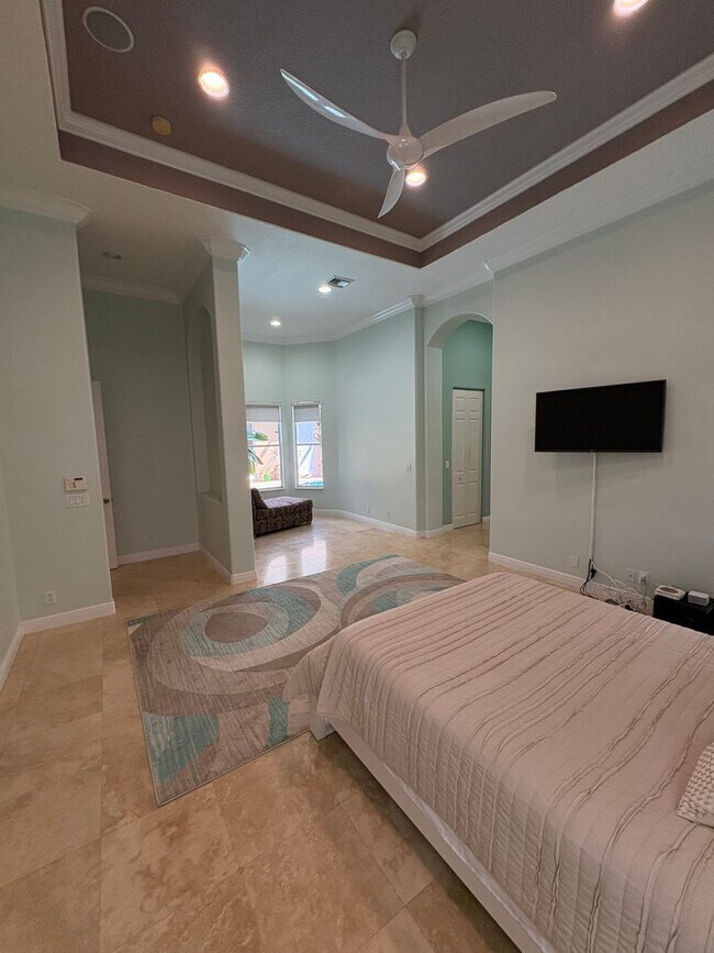 Foto del edificio - Spacious 3/3.5 3 car garage home in Palm City