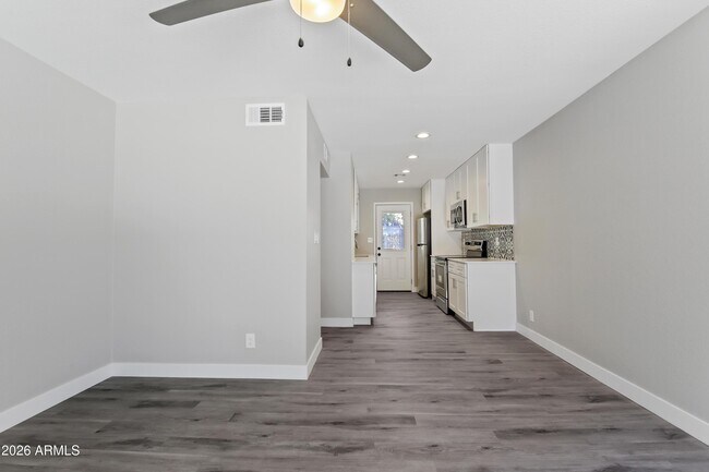 Foto del edificio - 35 W Medlock Dr