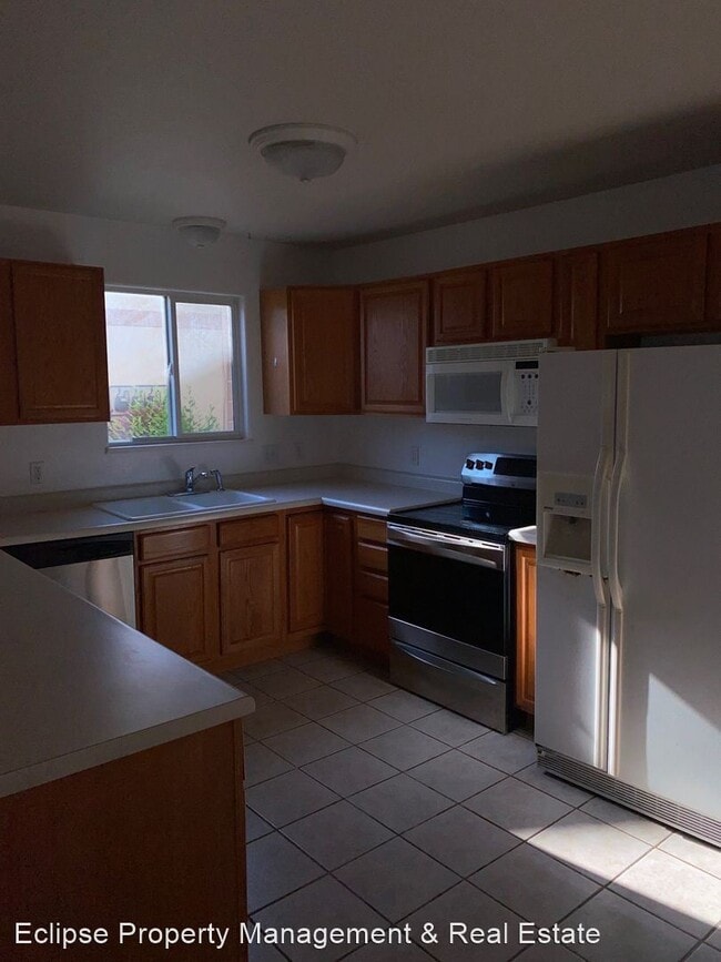 Building Photo - 3 br, 2 bath House - 483 Coronado Ct #A