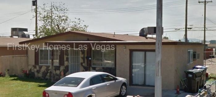 Primary Photo - 1115 W Nelson Ave