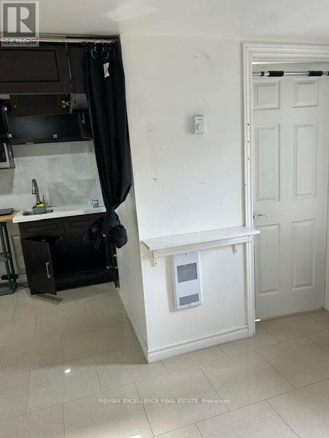 Building Photo - 1114 College St