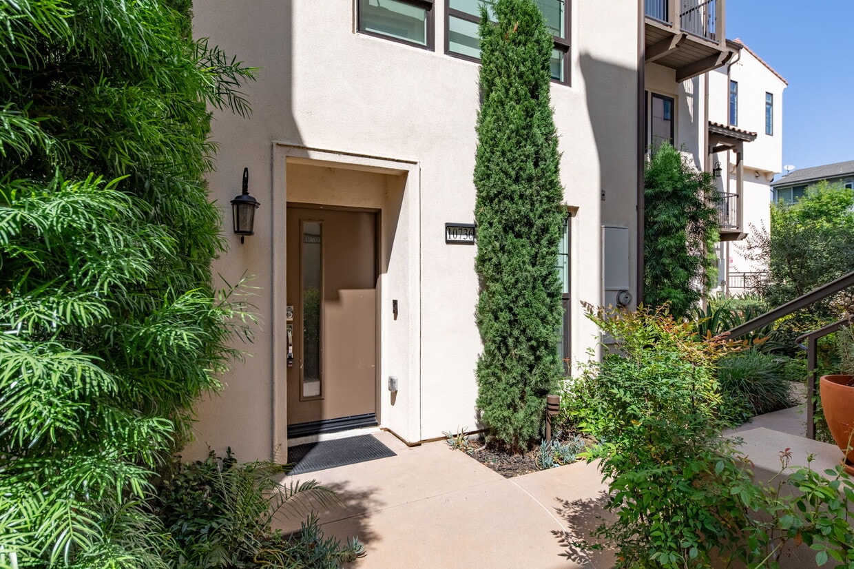 Foto principal - 10736 Bloomfield St