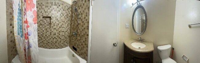 Foto del edificio - 8xxx Barrett Pl