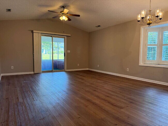 Foto del edificio - "Charming 3-Bedroom Home with 2 Full Baths in Little River – Quiet Neighborhood