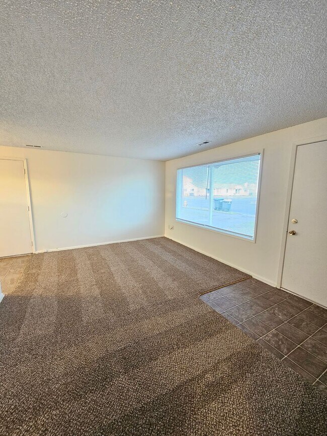 Building Photo - 1104-1106 S Grand Dr